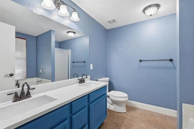 $2,300 | 316 Comiskey Court, Saginaw, TX 76179