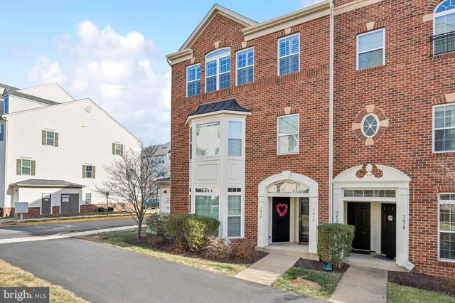 $424,900 | 7416 Brunson Circle, Gainesville, VA 20155