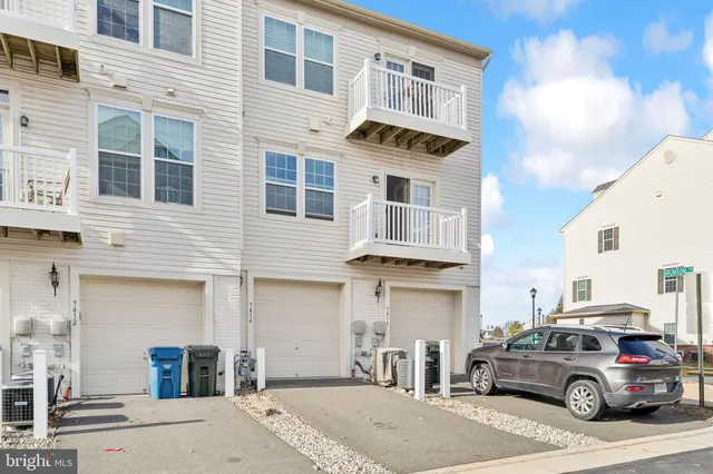 $424,900 | 7416 Brunson Circle, Gainesville, VA 20155