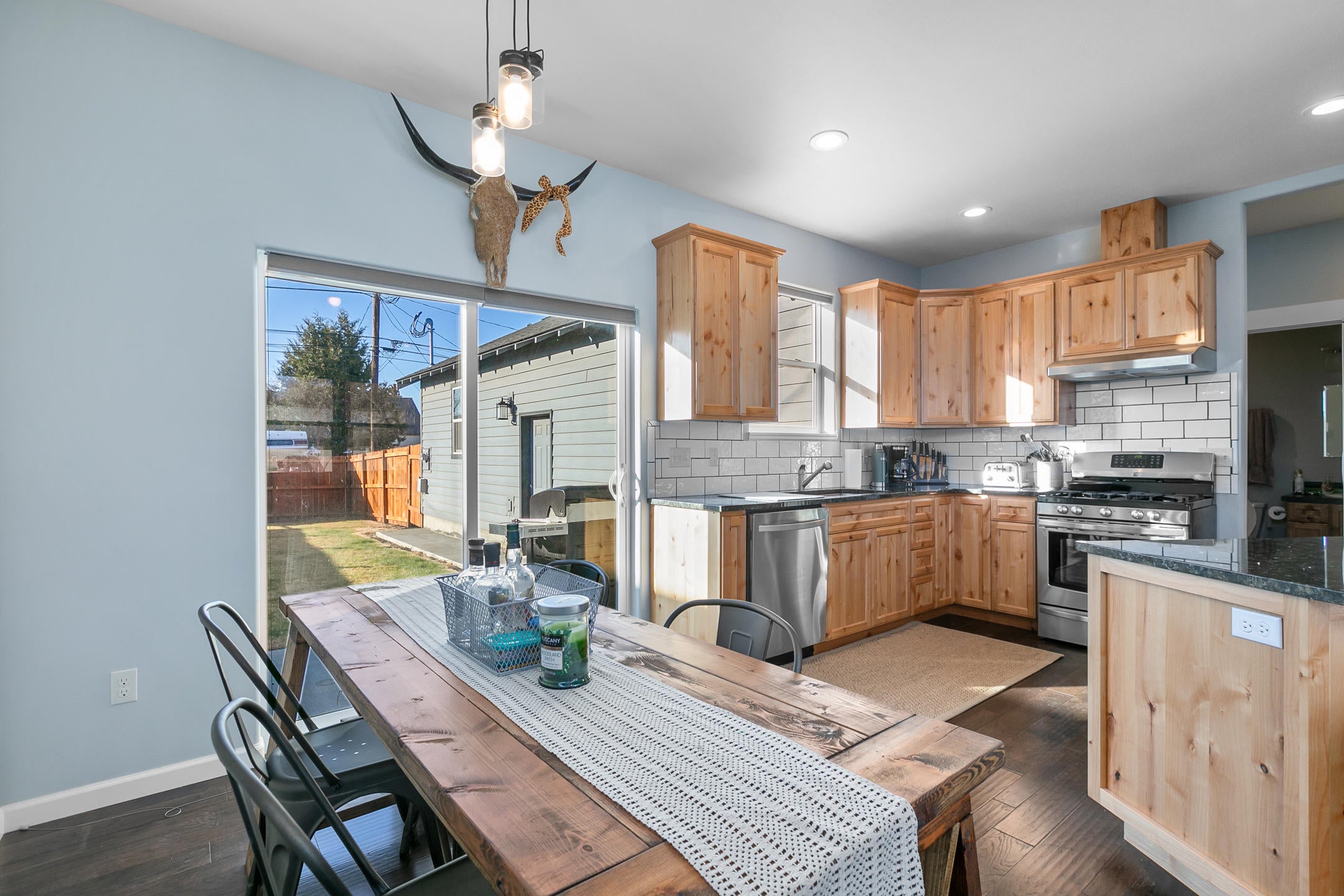 239 Southwest 11th Street Redmond, OR 97756 - Photo 4 of 15 2011_11_21_239_11th_st_rdm-3