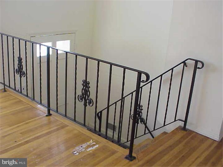 25 Kay Road Hamilton, NJ 08620 - Photo 3 of 6 Foyer