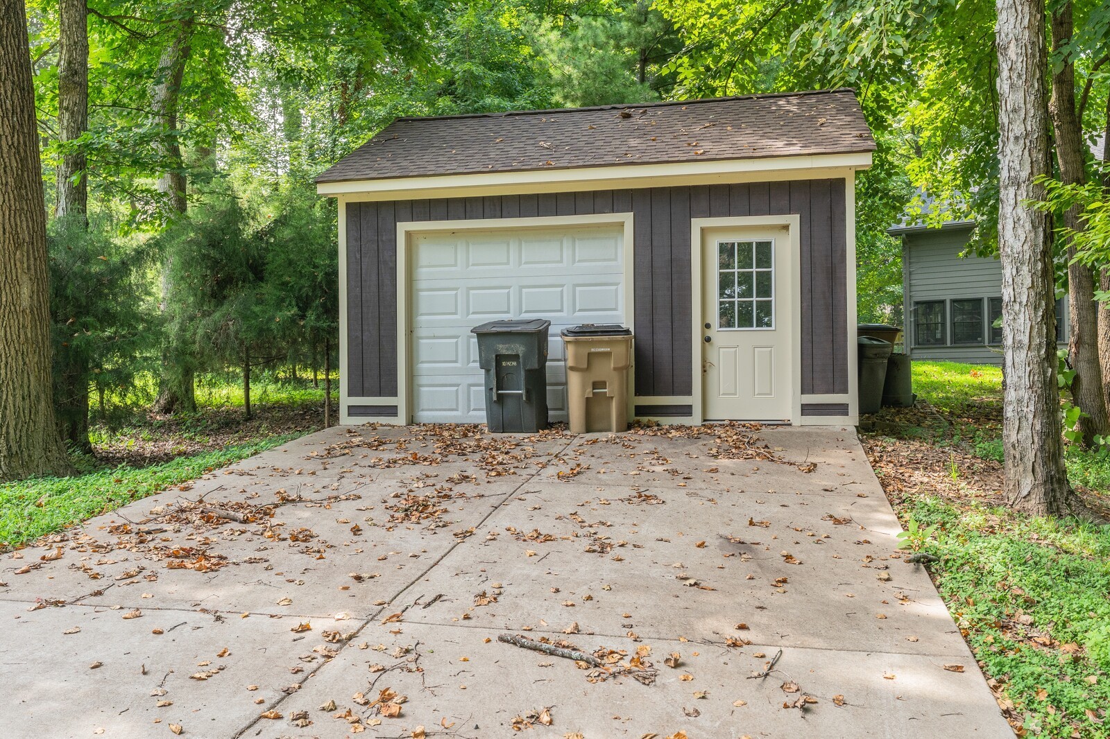 711 Hill Road Brentwood, TN 37027 - Photo 65 of 66 a front view of a house with a garden