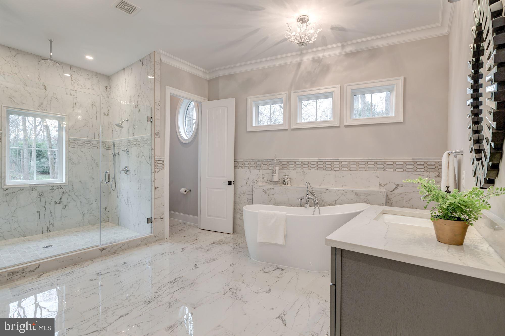 1060 Vista Drive McLean, VA 22102 - Photo 12 of 34 MAIN FLOOR MASTER BATHROOM