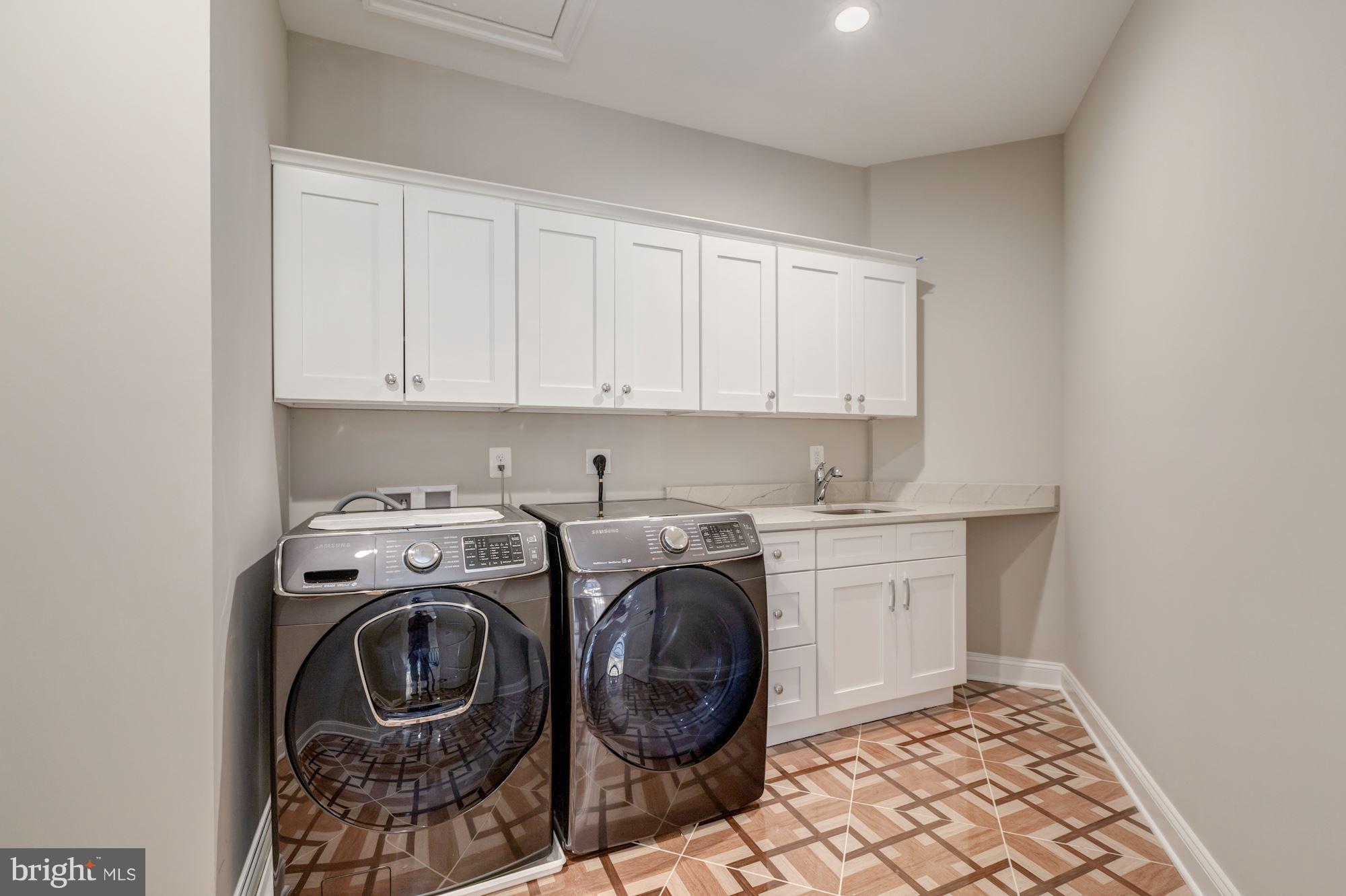 1060 Vista Drive McLean, VA 22102 - Photo 16 of 34 UPSTAIRS LAUNDY