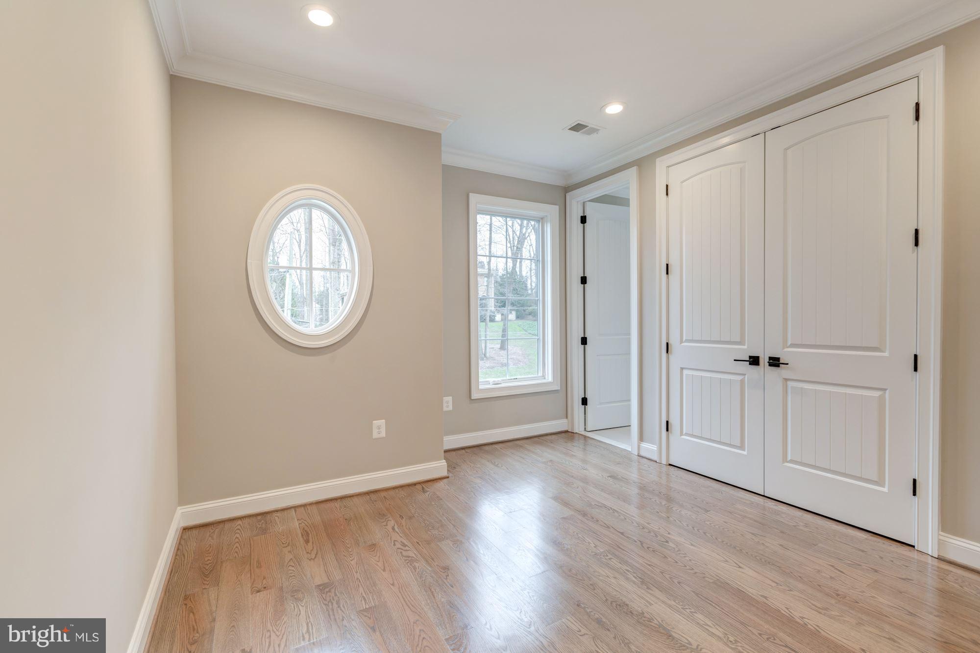 1060 Vista Drive McLean, VA 22102 - Photo 17 of 34 BEDROOM 3 WITH BATHROOM