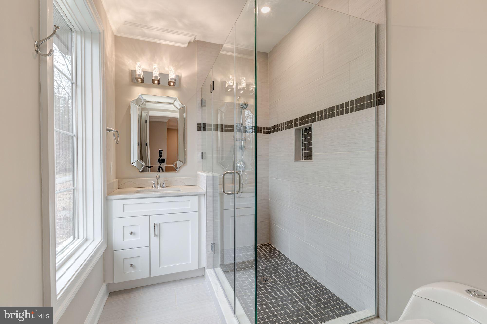 1060 Vista Drive McLean, VA 22102 - Photo 18 of 34 BATHROOM 3