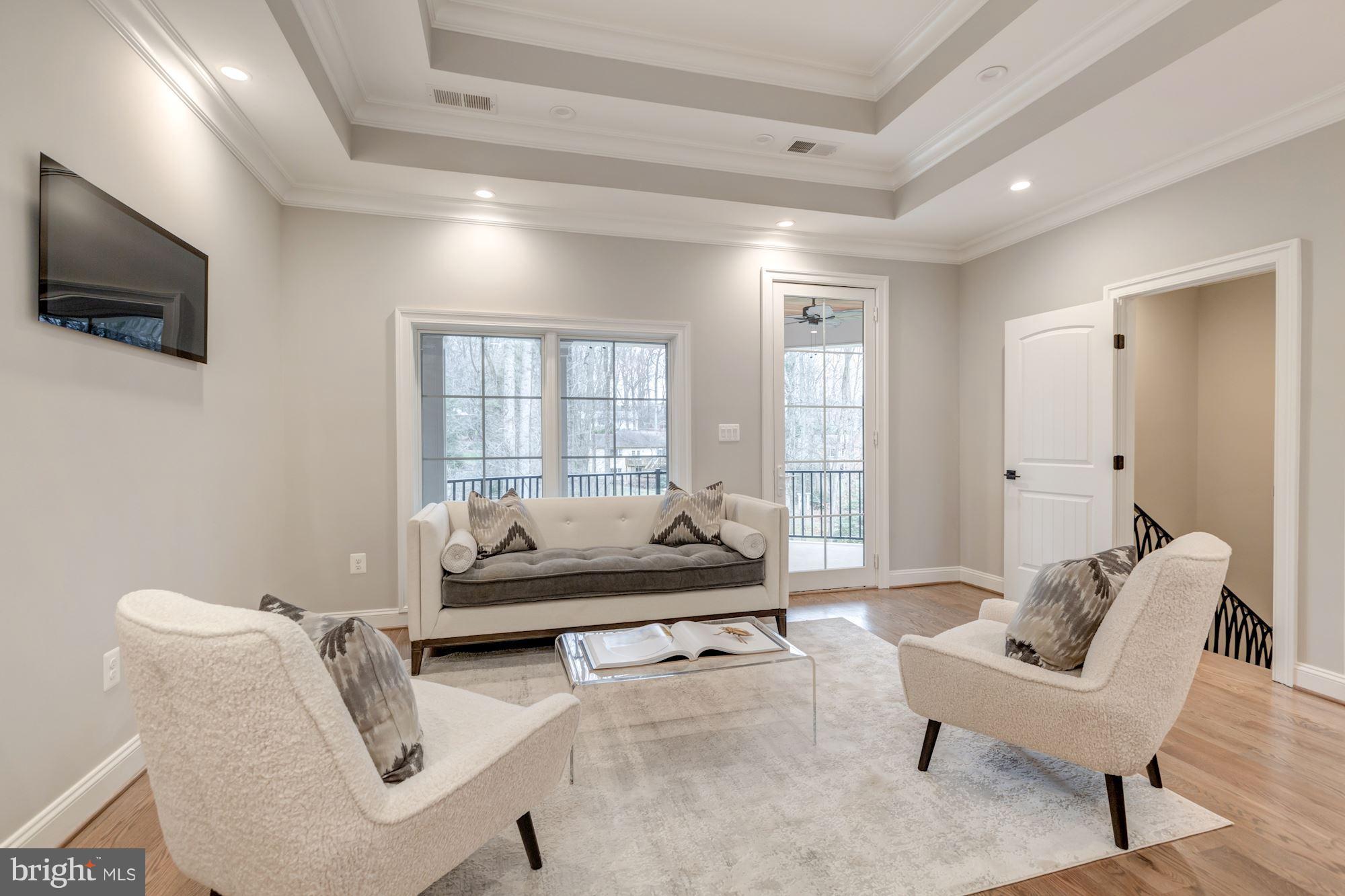 1060 Vista Drive McLean, VA 22102 - Photo 19 of 34 PRIVATE STAIRS LEADING TO UPSTAIRS SITTING ROOM