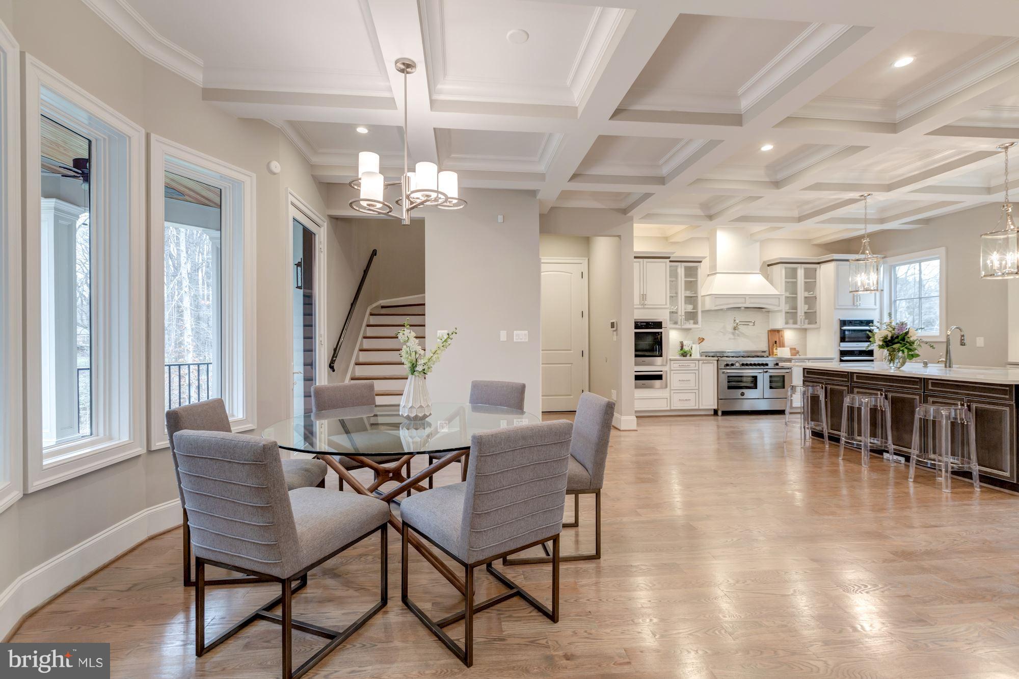 1060 Vista Drive McLean, VA 22102 - Photo 5 of 34 KITCHEN EATING AREA