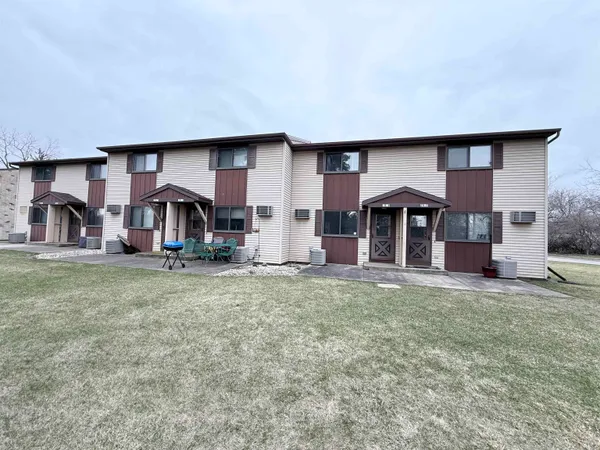 $199,900 | 2519 Fond Du Lac Road, Oshkosh, WI 54902