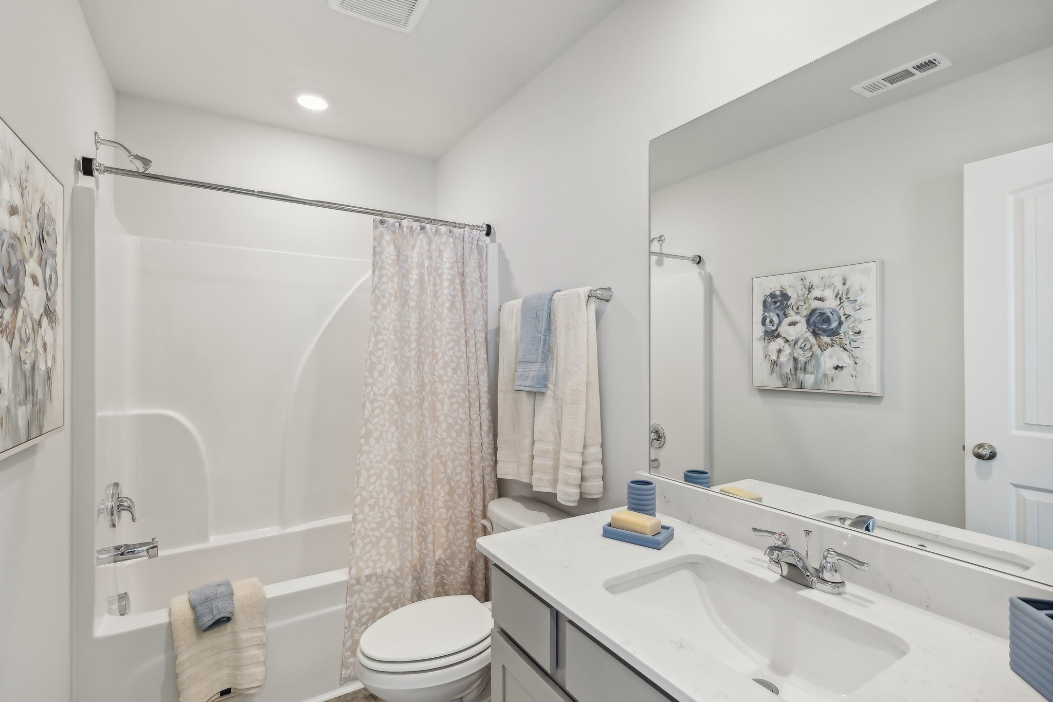 914 Highfield Way Lebanon, TN 37087 - Photo 13 of 29 a bathroom with a sink toilet and shower