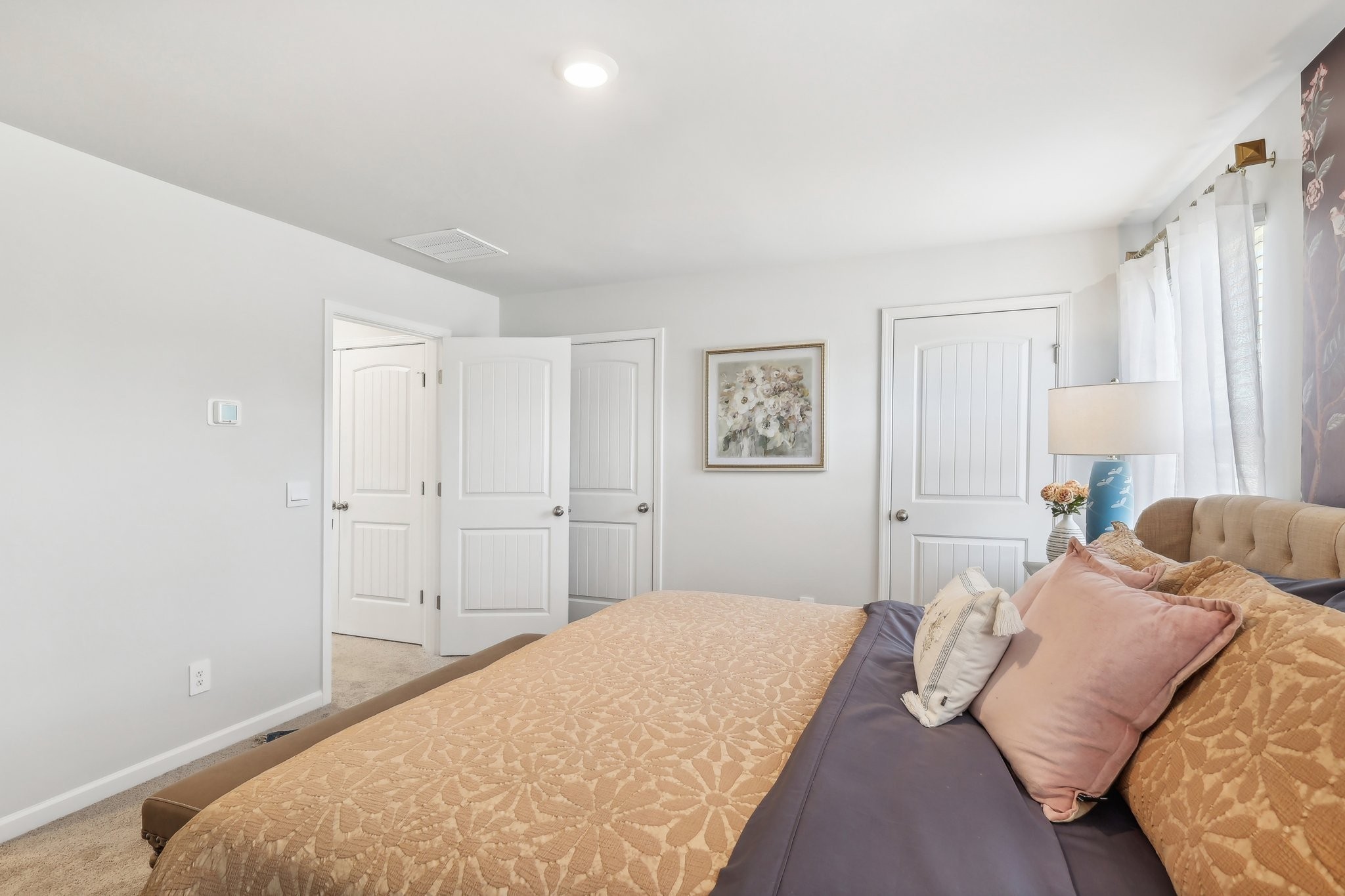 914 Highfield Way Lebanon, TN 37087 - Photo 18 of 29 a bedroom with a bed and a lamp