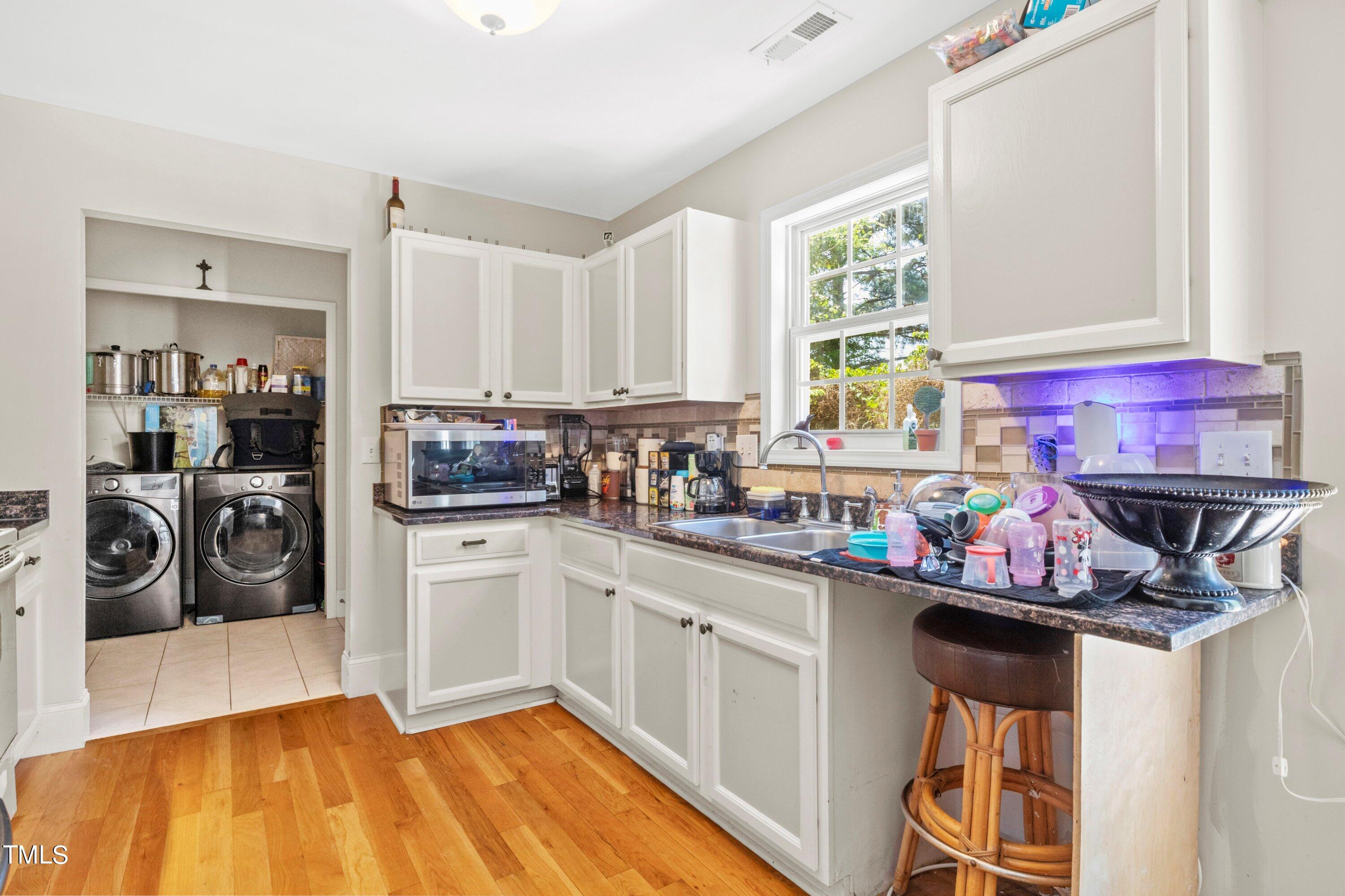 3208 Windmont Court Raleigh, NC 27610 - Photo 10 of 28 03-202405223208 Windmont Ct_0003