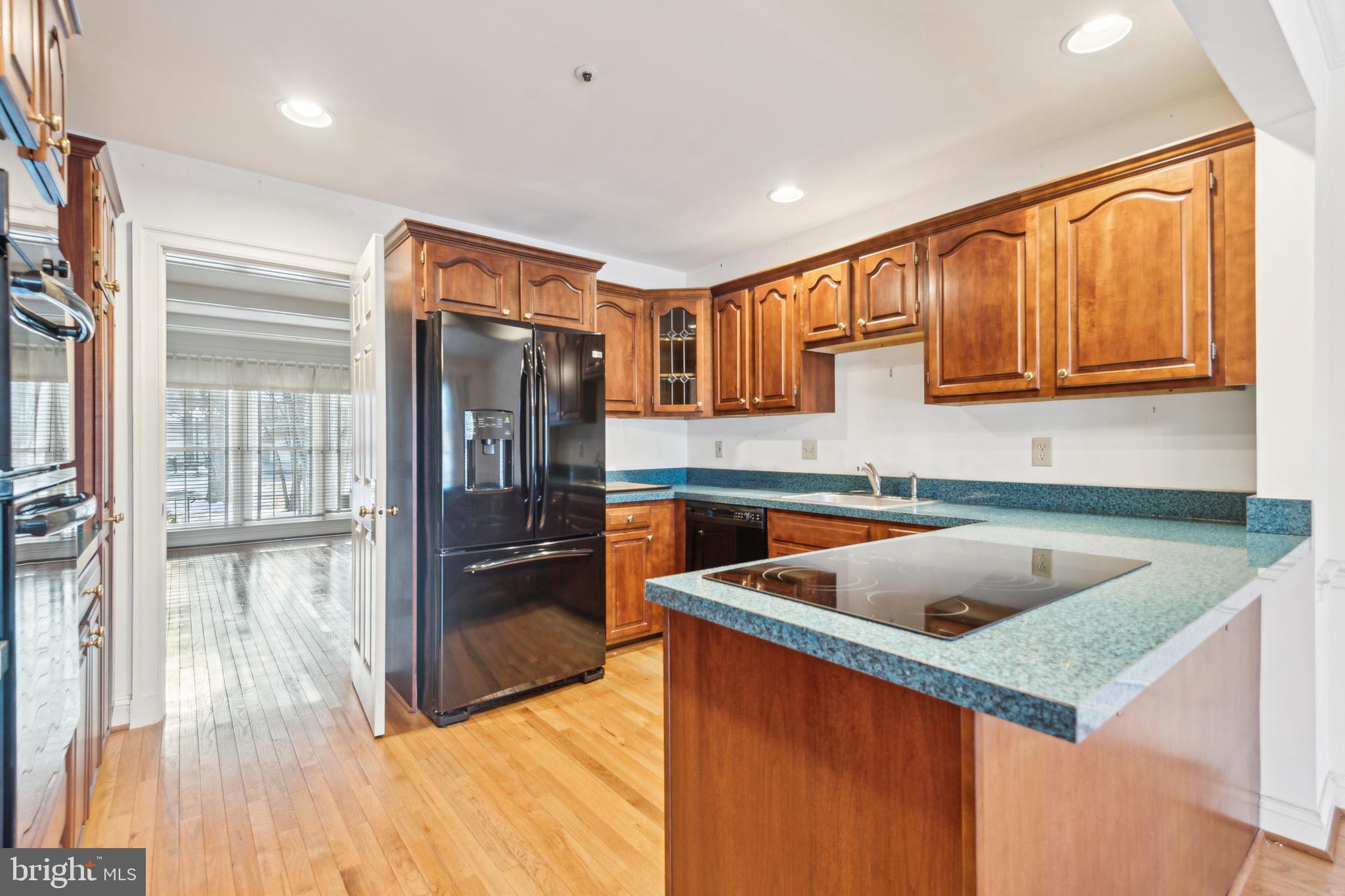 11814 Bishops Content Road Bowie, MD 20721 - Photo 20 of 40 Kitchen with Electric Cooktop