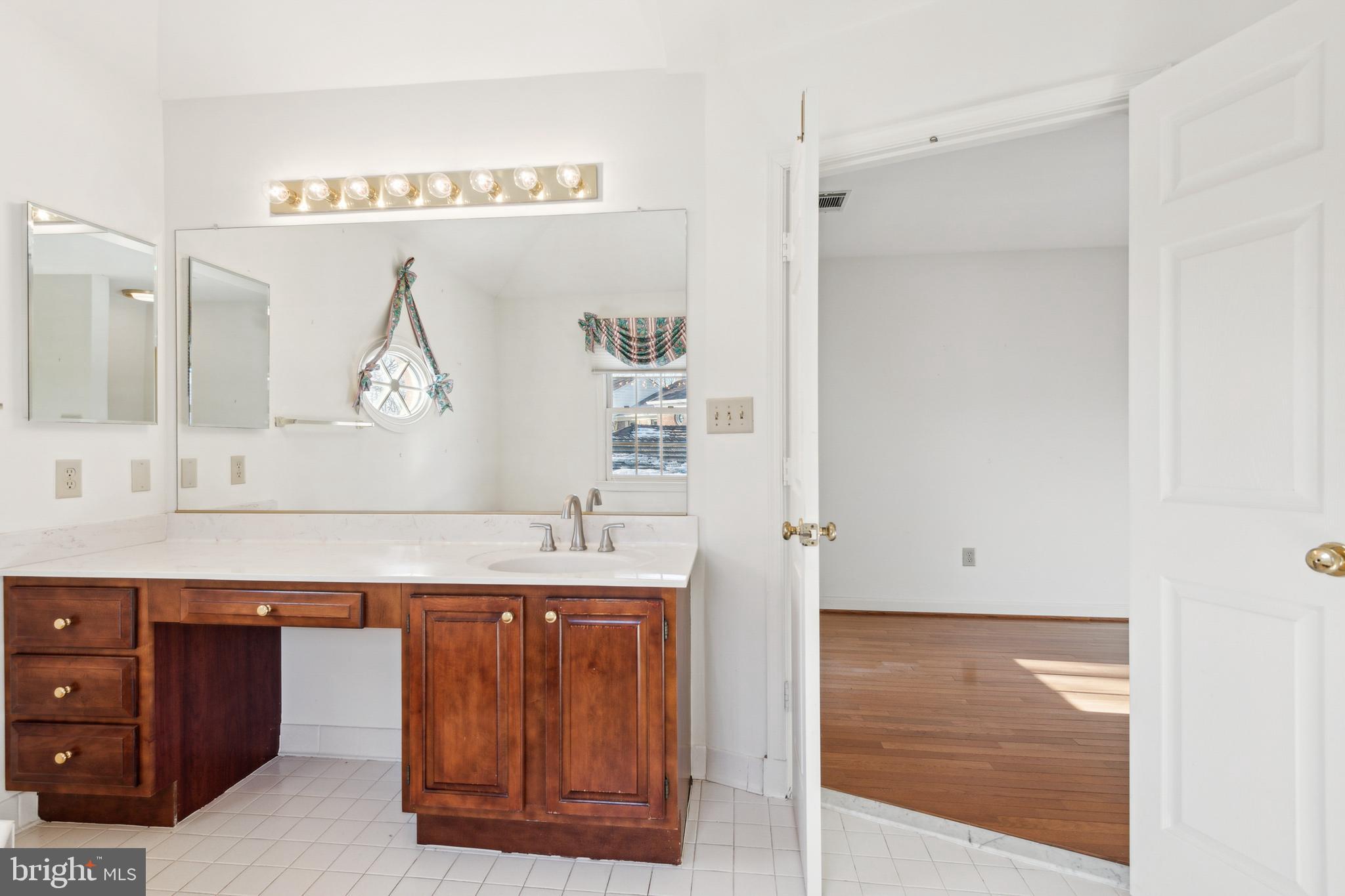 11814 Bishops Content Road Bowie, MD 20721 - Photo 27 of 40 Primary Bathroom