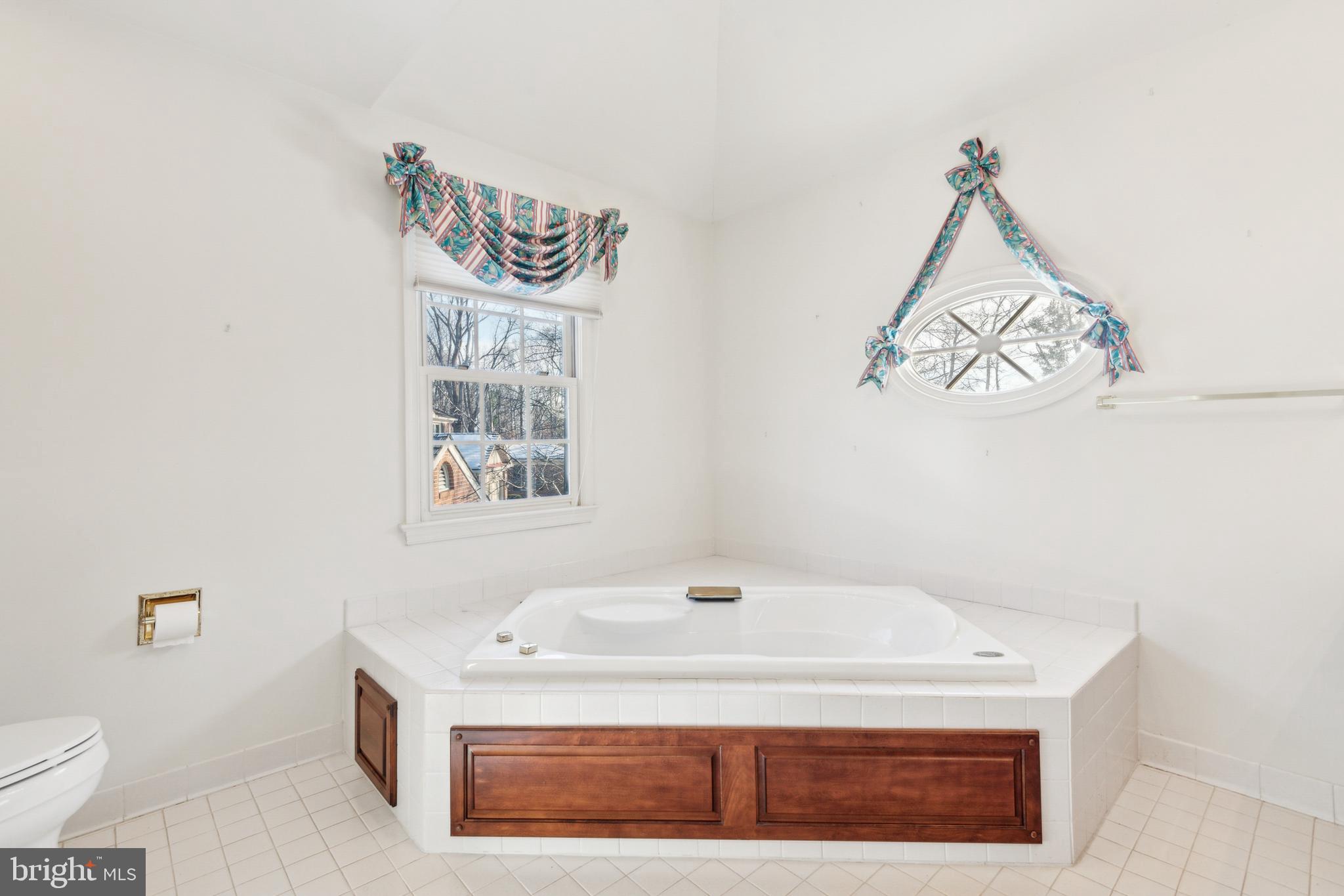 11814 Bishops Content Road Bowie, MD 20721 - Photo 28 of 40 Primary Bathroom Soaking Tub