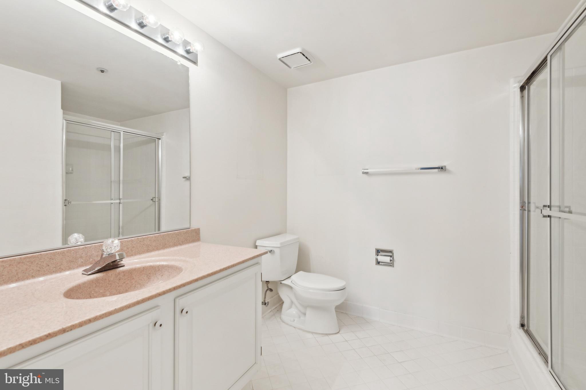 11814 Bishops Content Road Bowie, MD 20721 - Photo 39 of 40 Full Bathroom