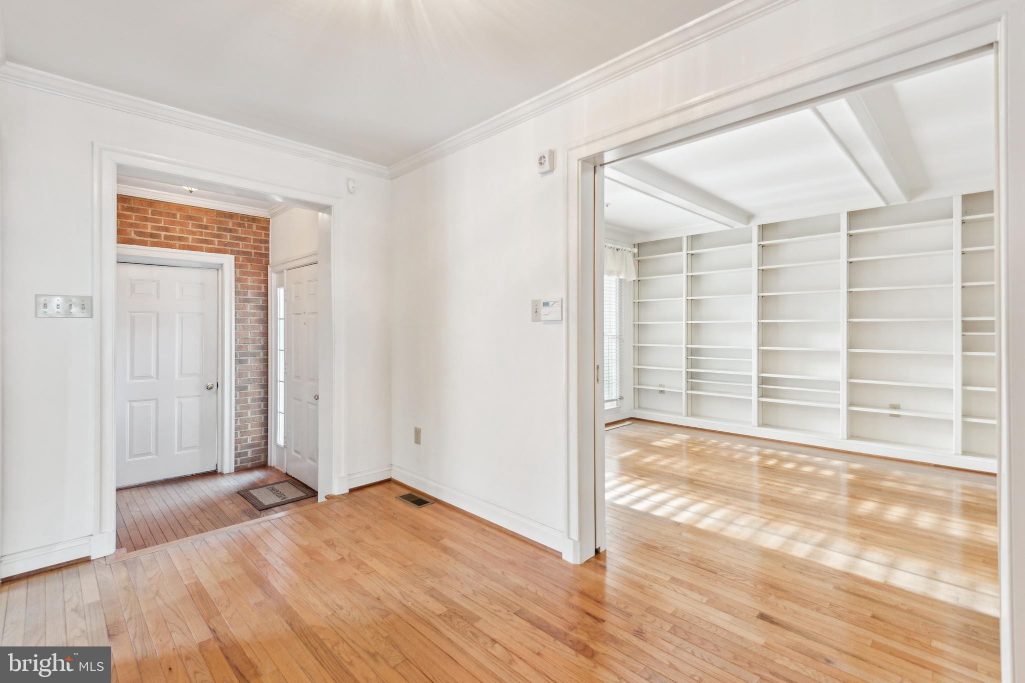 11814 Bishops Content Road Bowie, MD 20721 - Photo 5 of 40 Hardwood Floor Foyer