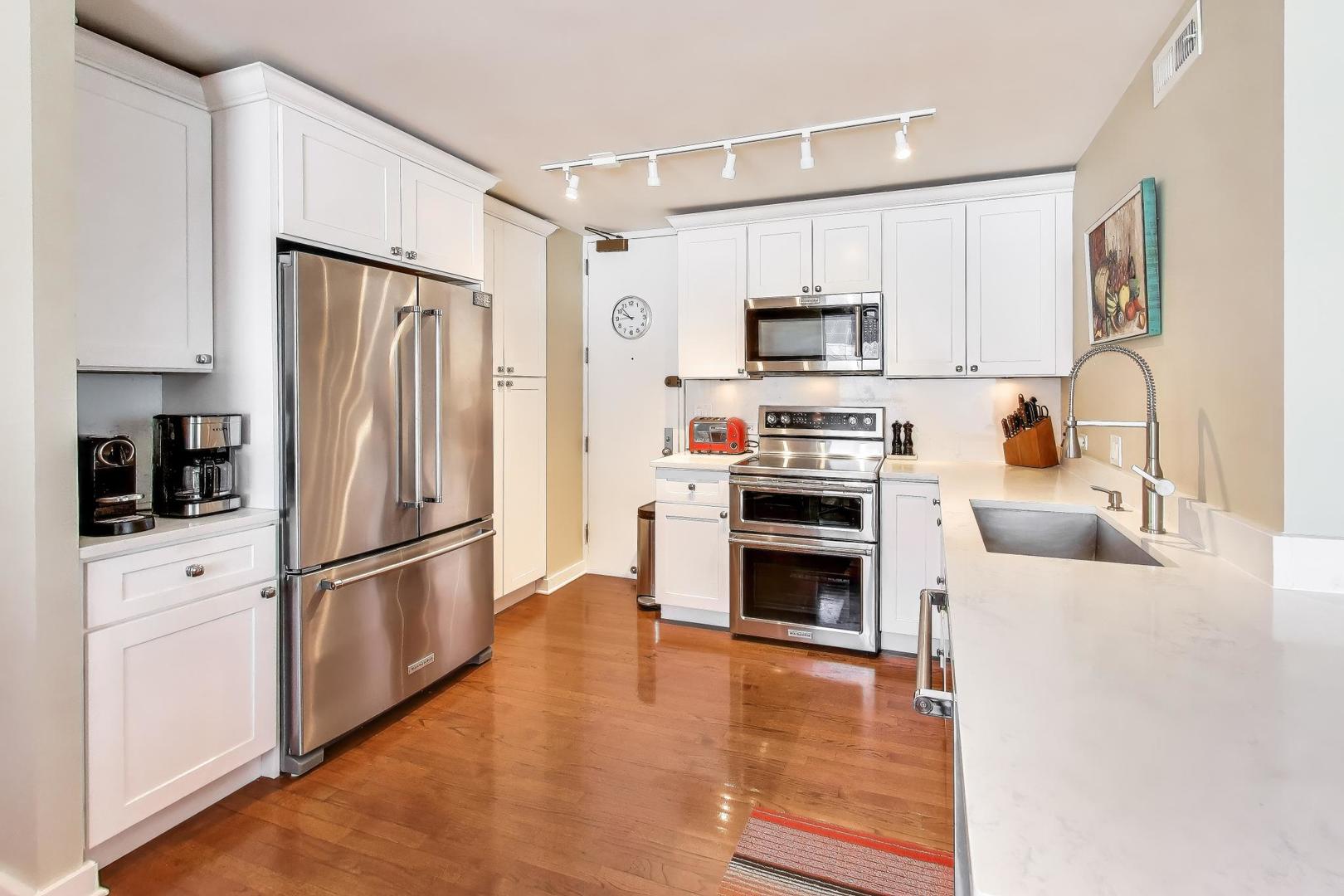 201 East Chestnut Street, Unit 22B Chicago, IL 60611 - Photo 16 of 40