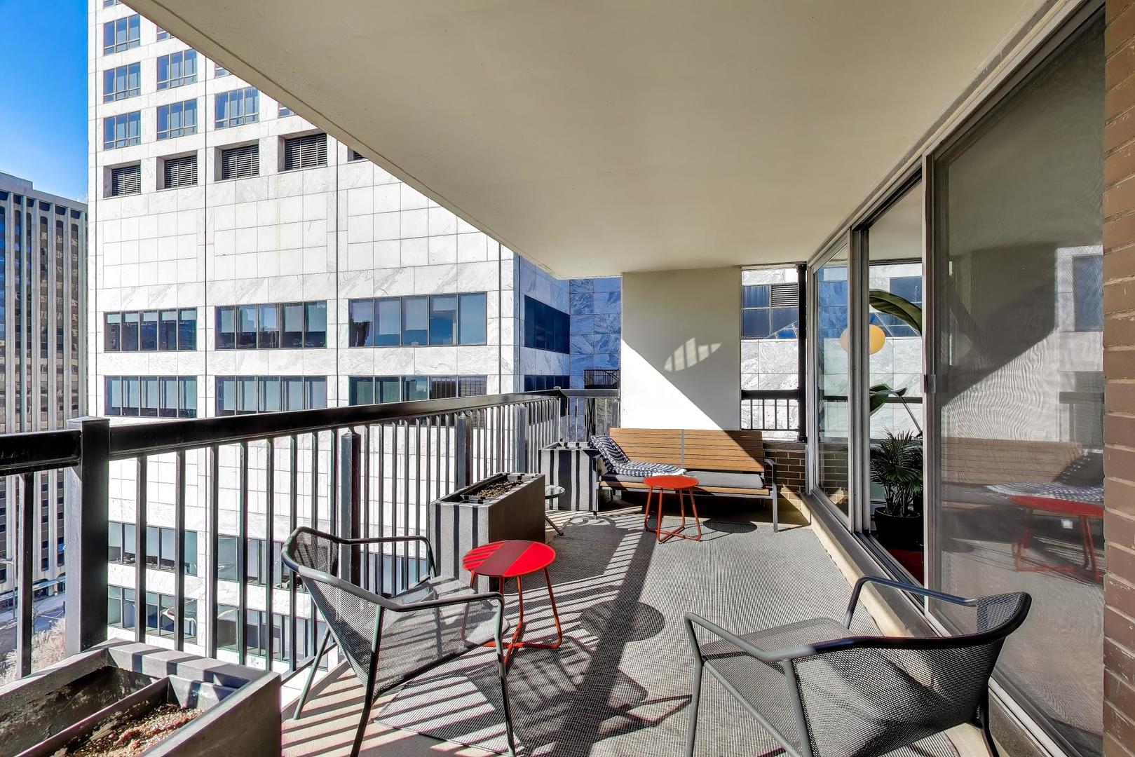 201 East Chestnut Street, Unit 22B Chicago, IL 60611 - Photo 2 of 40