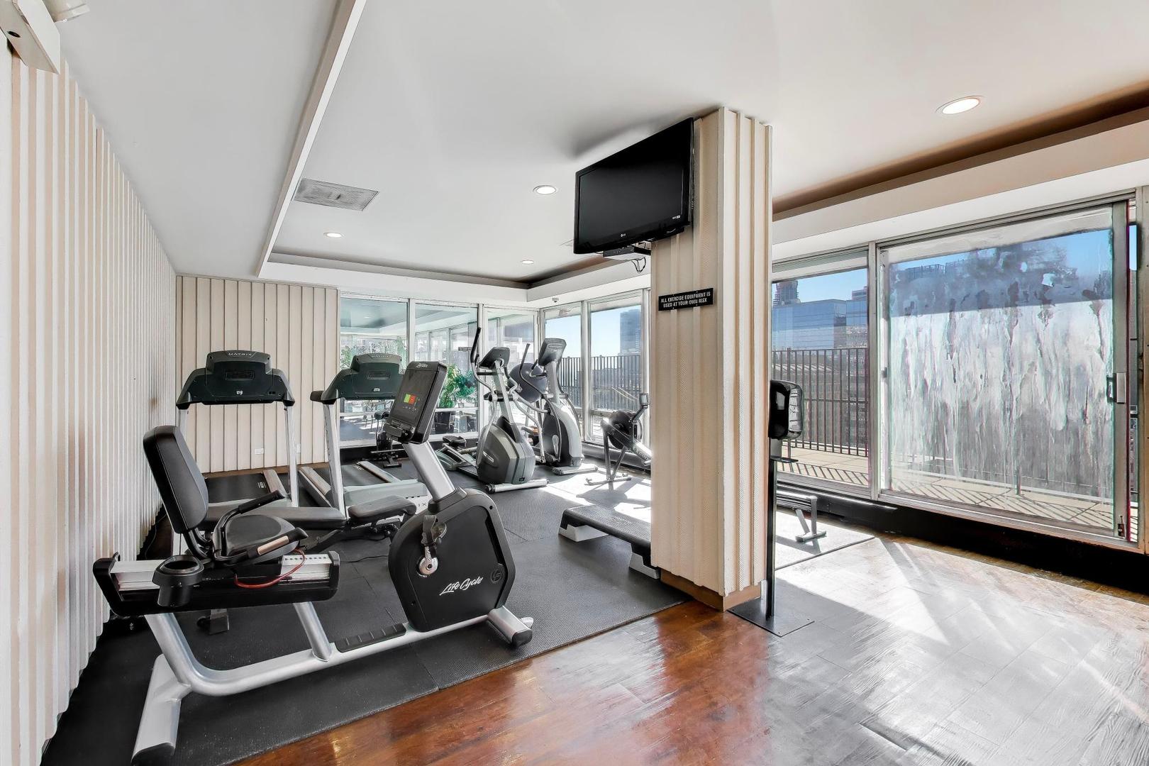 201 East Chestnut Street, Unit 22B Chicago, IL 60611 - Photo 33 of 40