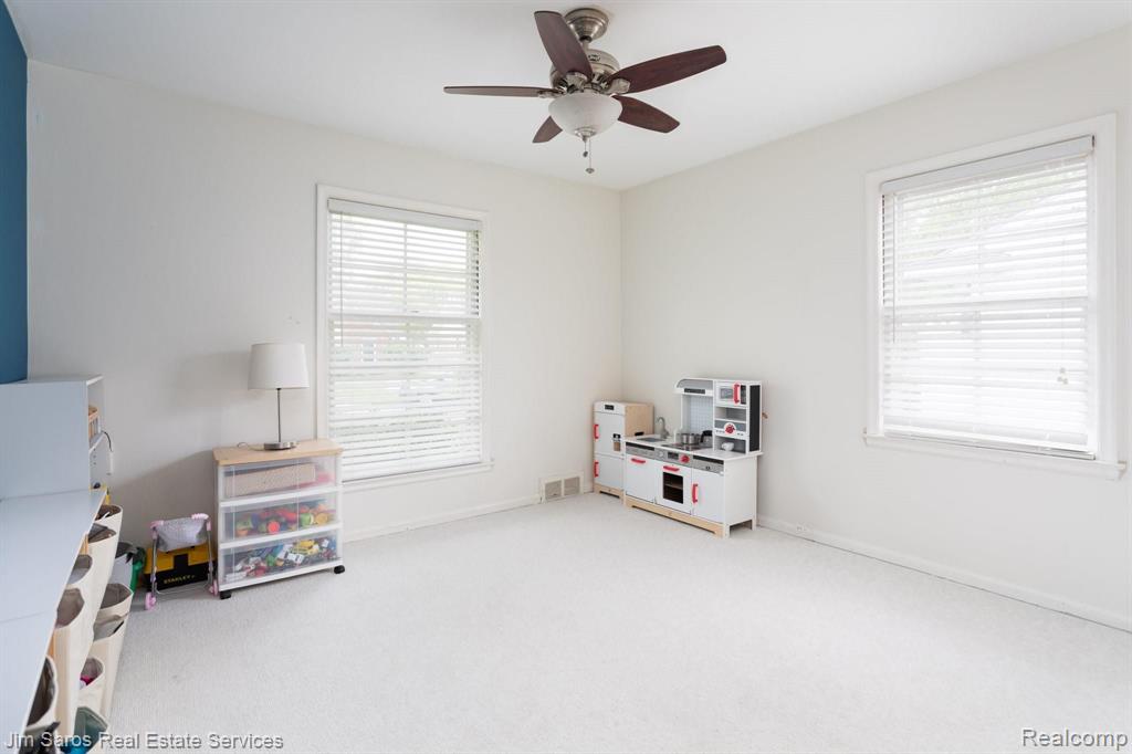 2050 Kenmore Drive Grosse Pointe Woods, MI 48236 - Photo 11 of 22