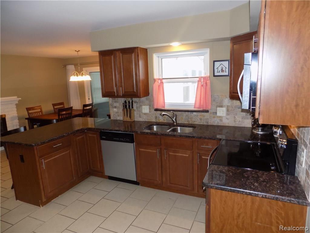 32463 Woody Road Fraser, MI 48026 - Photo 30 of 61 DSCN6915.JPG