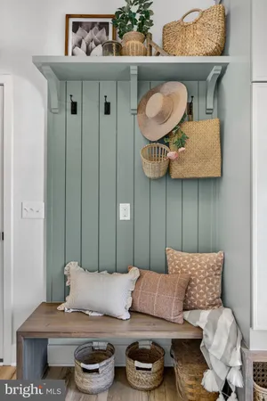 a picture of a black and white photo