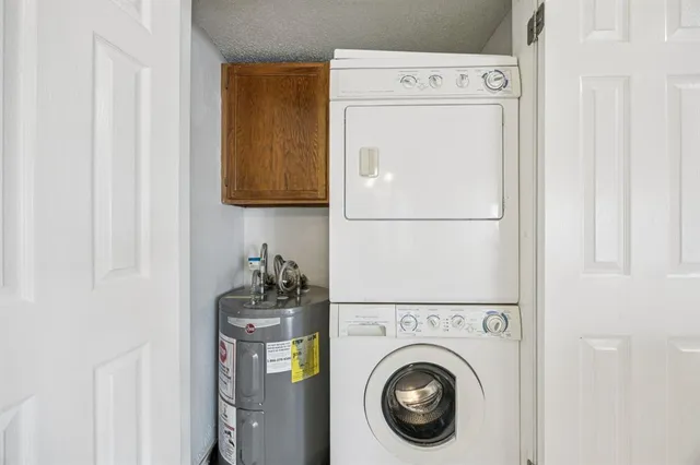 a close up view of a washer and dryer