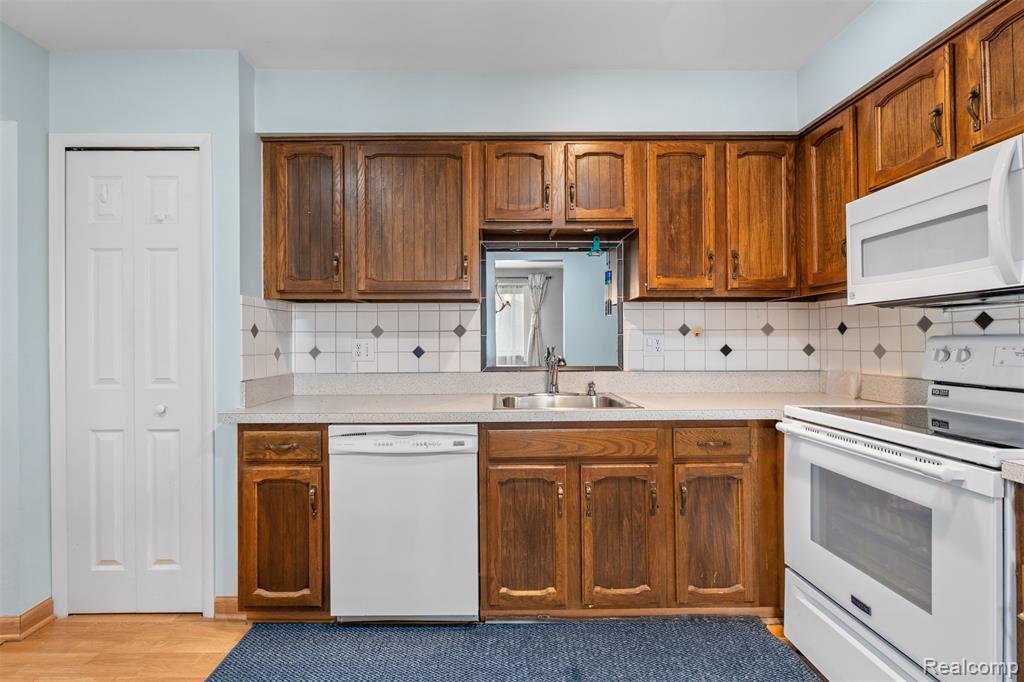 3984 Old Creek Road, Unit 1 Troy, MI 48084 - Photo 14 of 35 Gallery Image 14