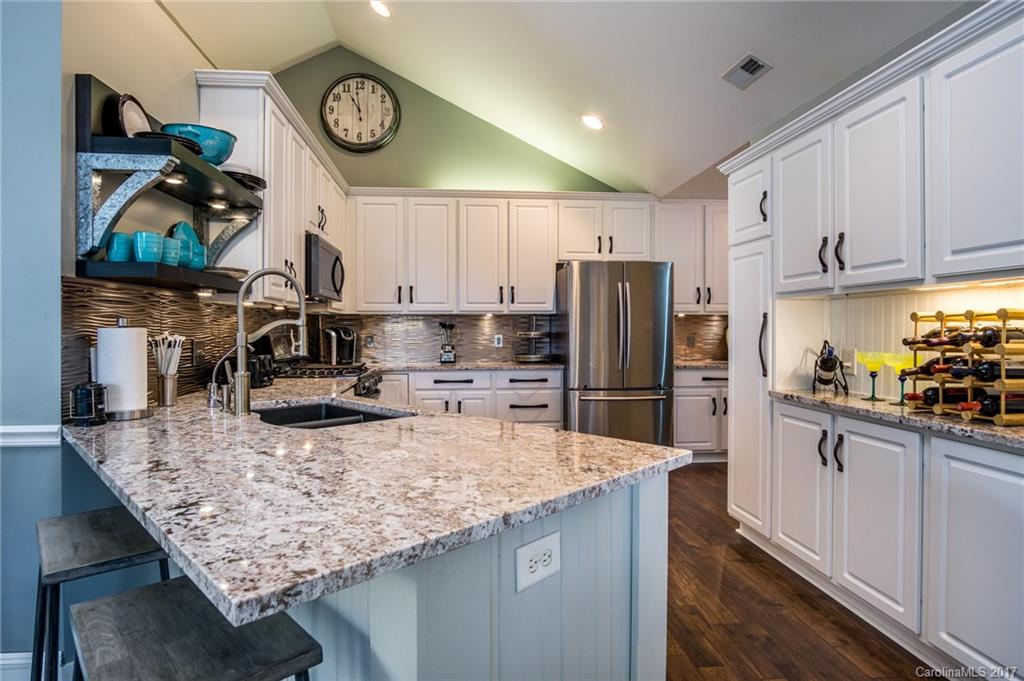 730 Ledgestone Court Tega Cay, SC 29708 - Photo 16 of 24 Gallery Image 16