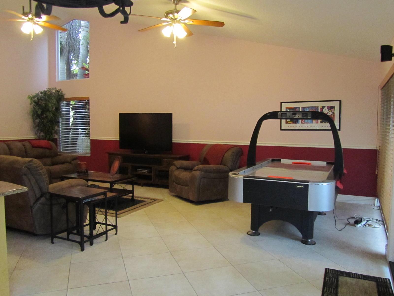 859 Parkside Circle North Boca Raton, FL 33486 - Photo 24 of 32 family room