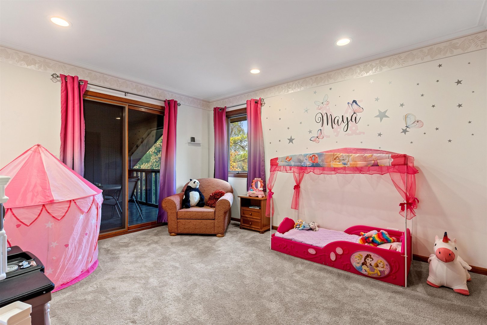 1051 Saunders Road Riverwoods, IL 60015 - Photo 21 of 37 a bedroom with furniture and a couch