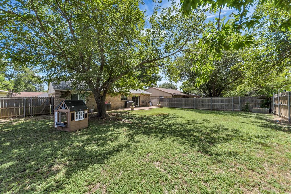 4113 Juneberry Street Fort Worth, TX 76137 - Photo 5 of 36 a backyard of a house with lots of green space