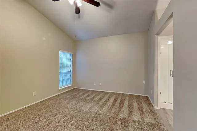 a view of a livingroom with a ceiling fan