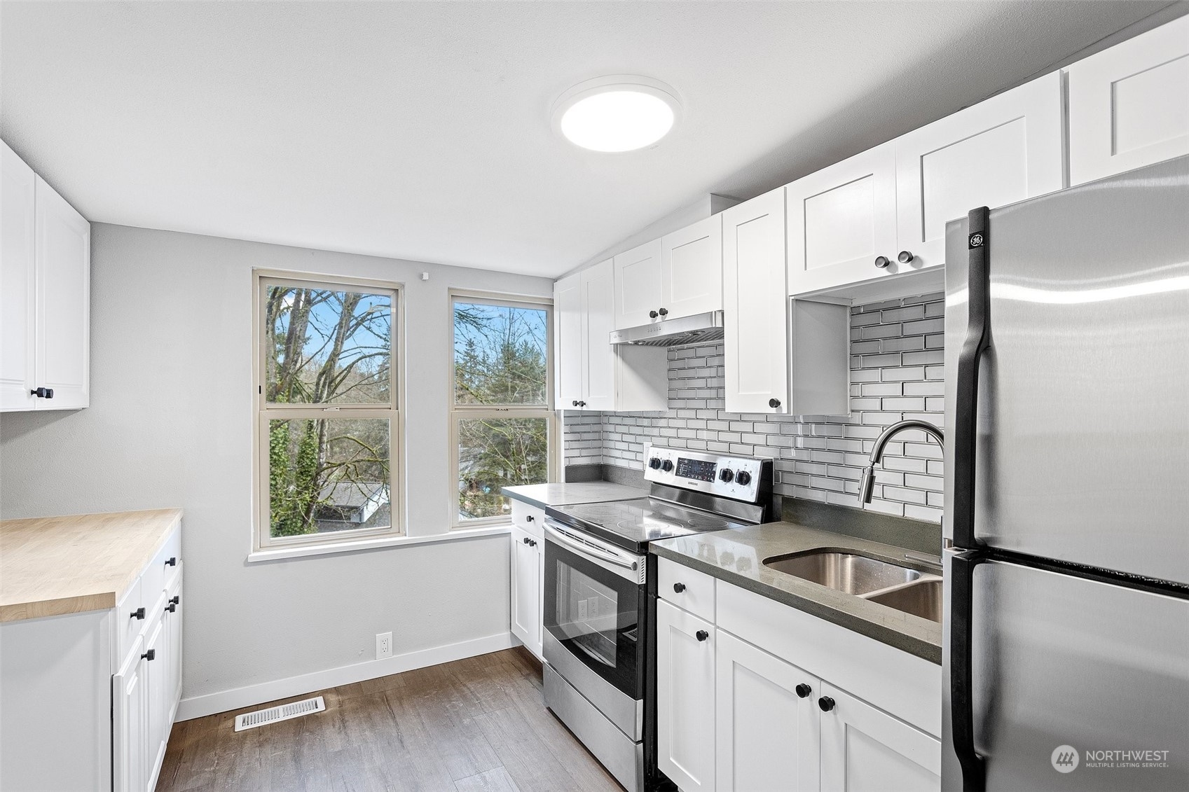 11430 Southeast Petrovitsky Road Renton, WA 98055 - Photo 7 of 26