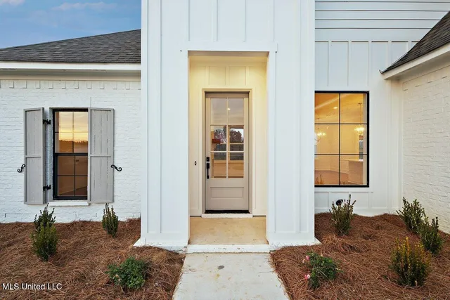 $425,000 | 400 Aurora Circle, Canton, MS 39046