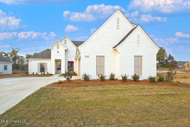 $425,000 | 400 Aurora Circle, Canton, MS 39046