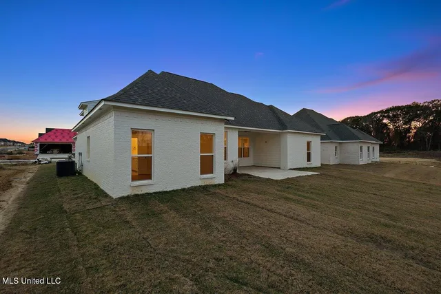 $425,000 | 400 Aurora Circle, Canton, MS 39046