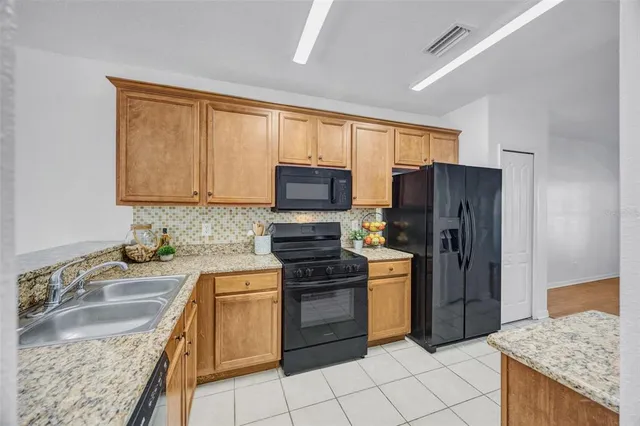 $250,000 | 15925 Fishhawk View Drive, Lithia, FL 33547