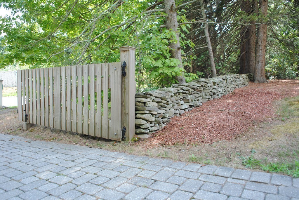 137 Nobscot Road Sudbury, MA 01776 - Photo 5 of 27 Gallery Image 5