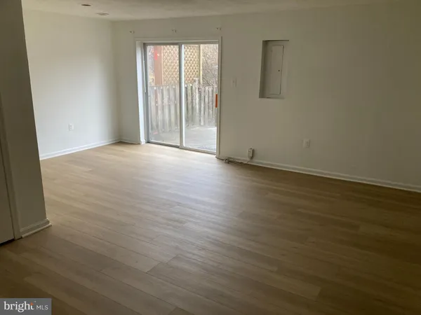 $2,850 | 14193 Royal Oak Lane, Centreville, VA 20120