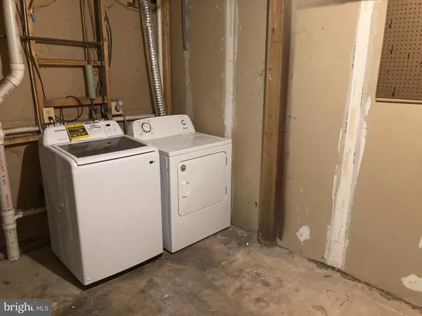 $2,850 | 14193 Royal Oak Lane, Centreville, VA 20120