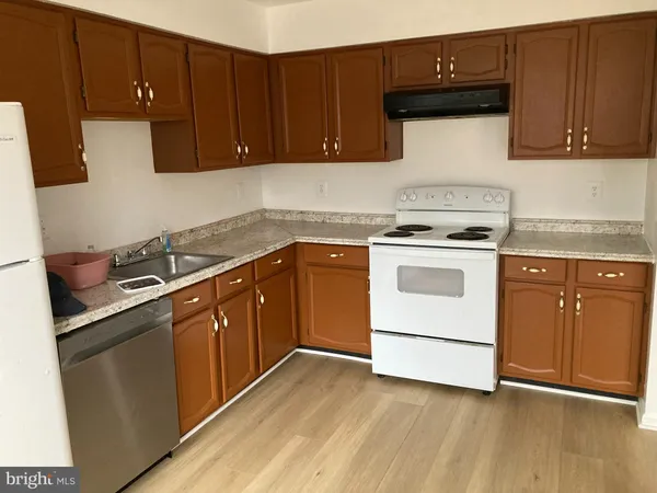 $2,850 | 14193 Royal Oak Lane, Centreville, VA 20120