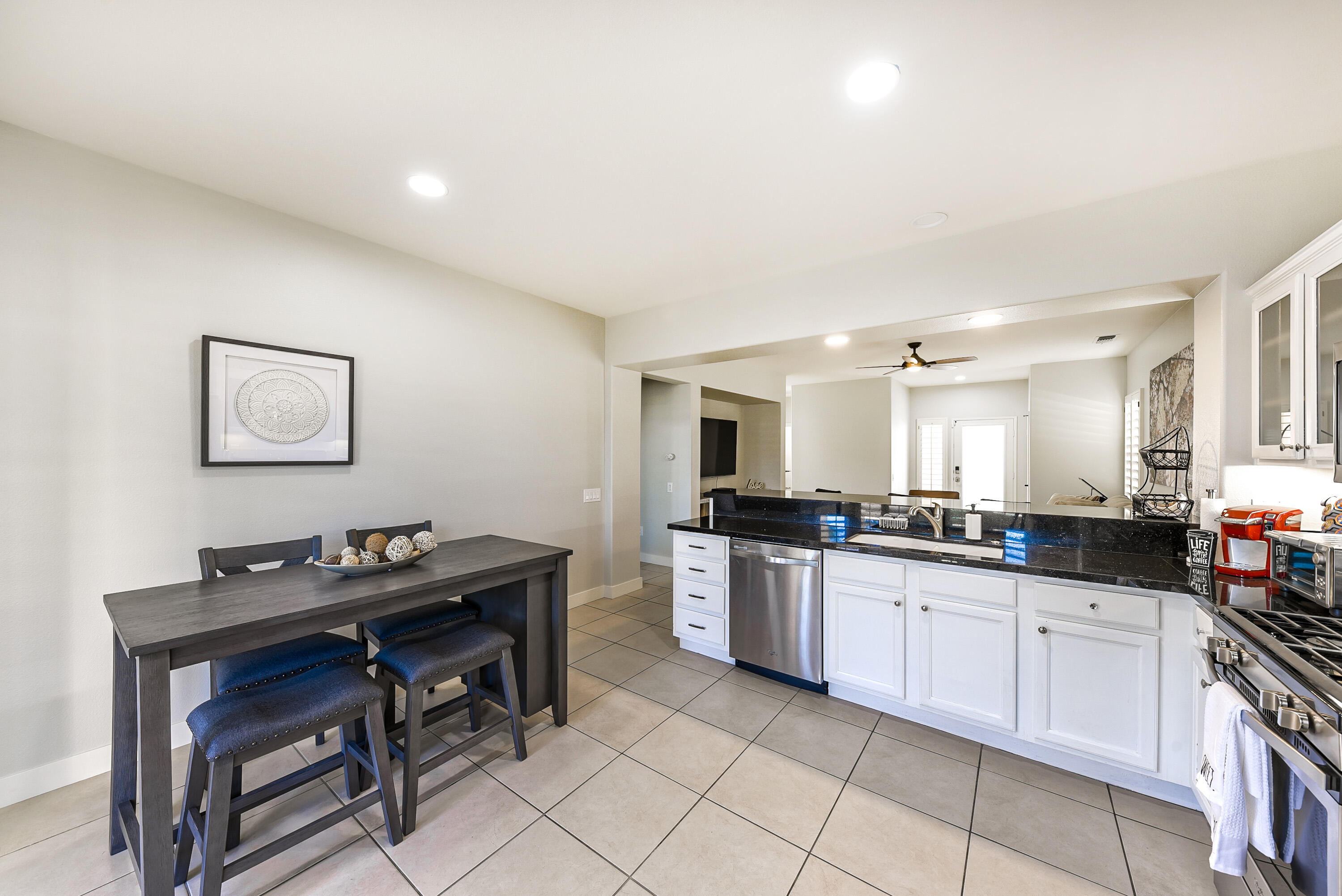 39676 Somerset Avenue Palm Desert, CA 92211 - Photo 11 of 32 39676 Somerset Ave-17