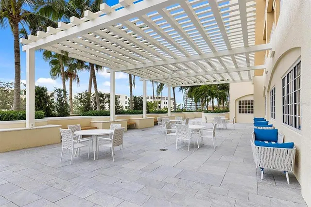 $3,950,000 | 35 Watergate Drive, Unit 1201, Sarasota, FL 34236