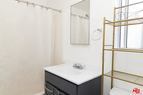 $2,750 | 642 North La Jolla Avenue, Unit 1/2, Los Angeles, CA 90048