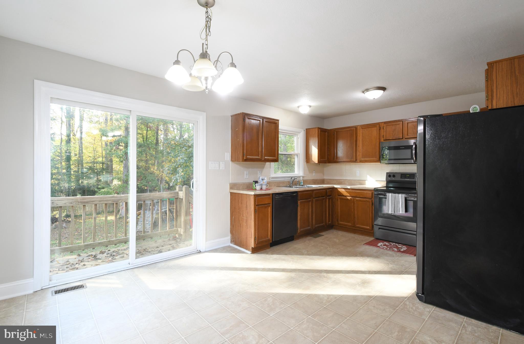 7 Ingram Court Ruther Glen, VA 22546 - Photo 11 of 37 Bright and sunny