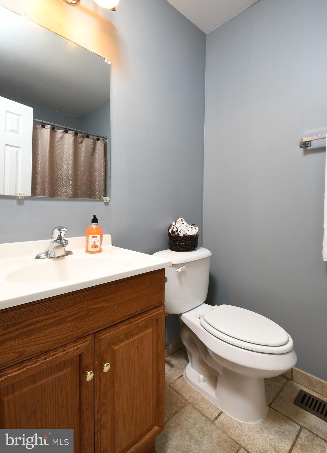 7 Ingram Court Ruther Glen, VA 22546 - Photo 24 of 37 Hallway bathroom