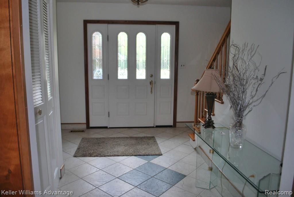 29806 West Eleven Mile Road Farmington Hills, MI 48334 - Photo 4 of 33