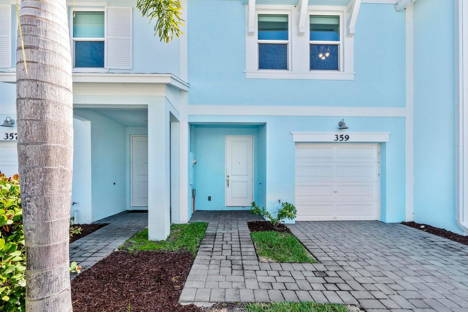 359 Southeast Angler Drive Stuart, FL 34994 - Photo 3 of 34 20240227220449131344000000-o